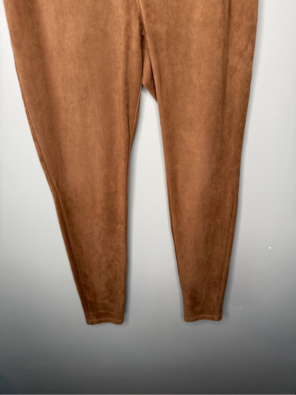 Ruby Ribbon Faux Suede Legging - Picture 5 of 8